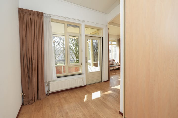 Photo 12 of Deken Hensburchstraat 64