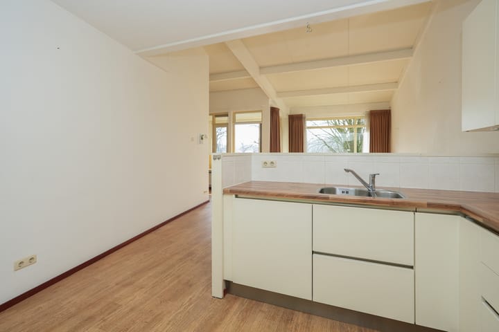 Photo 16 of Deken Hensburchstraat 64