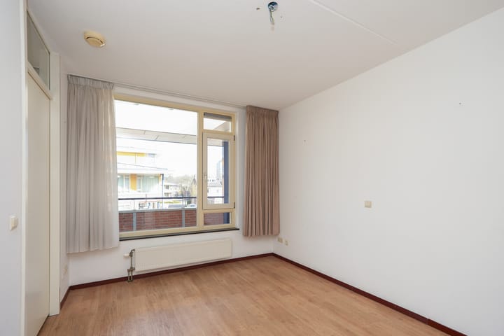 Photo 19 of Deken Hensburchstraat 64