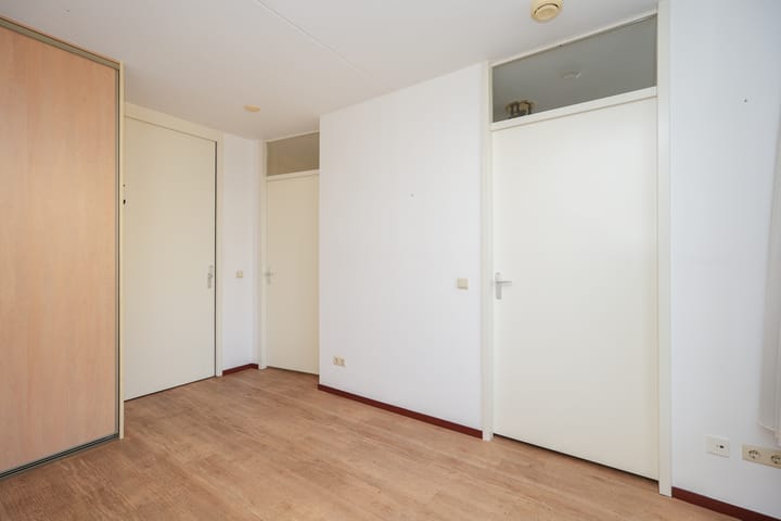 Photo 20 of Deken Hensburchstraat 64