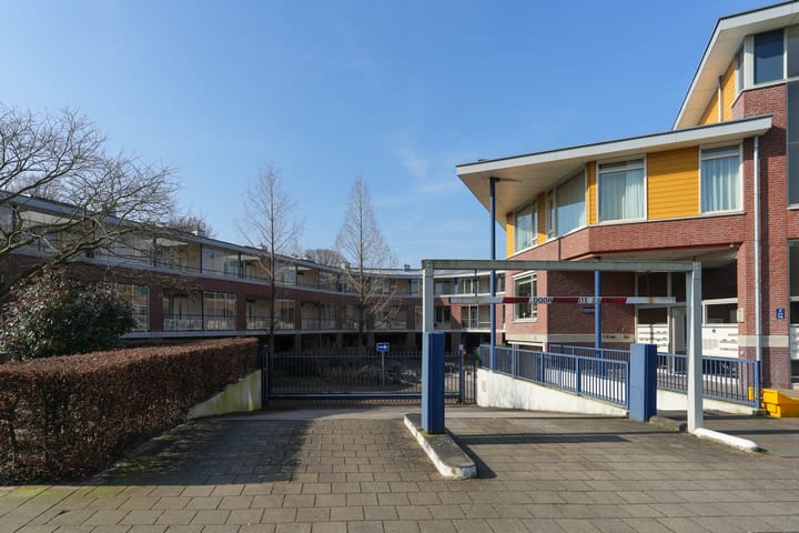 Photo 28 of Deken Hensburchstraat 64