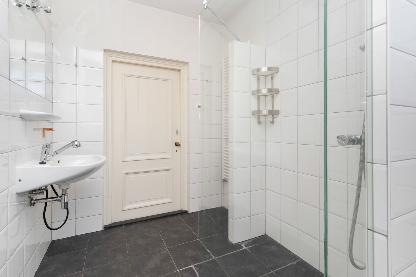 Photo 19 of Voorstraat 1