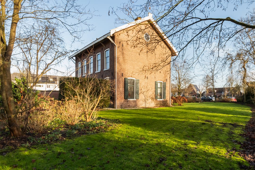 Photo 26 of Voorstraat 1