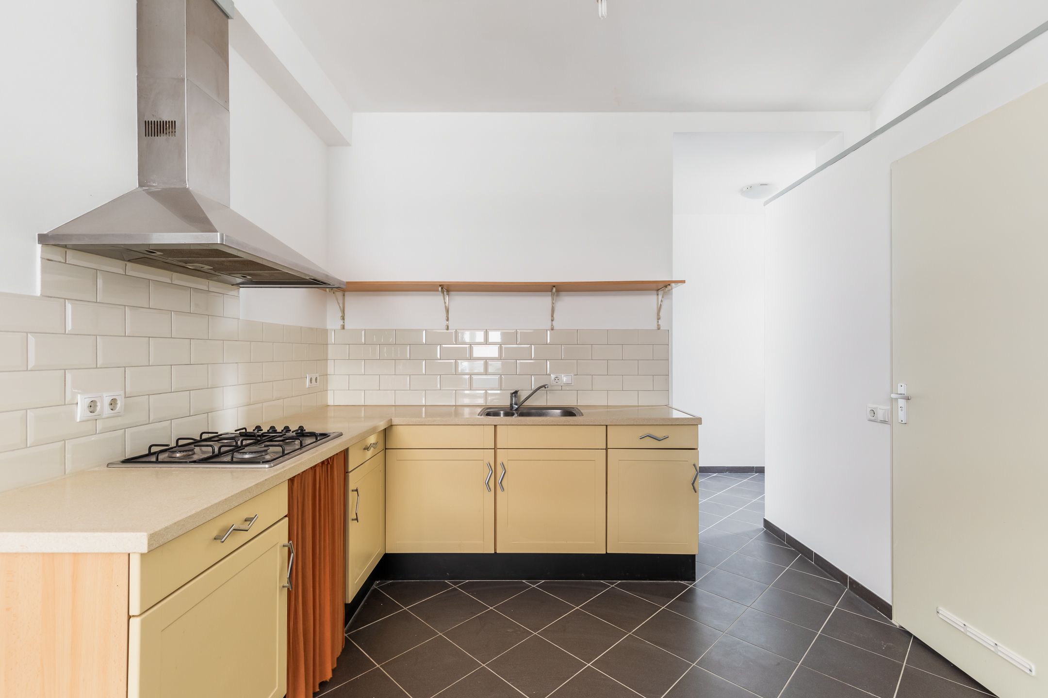 Photo 6 of Van Swindenstraat 4