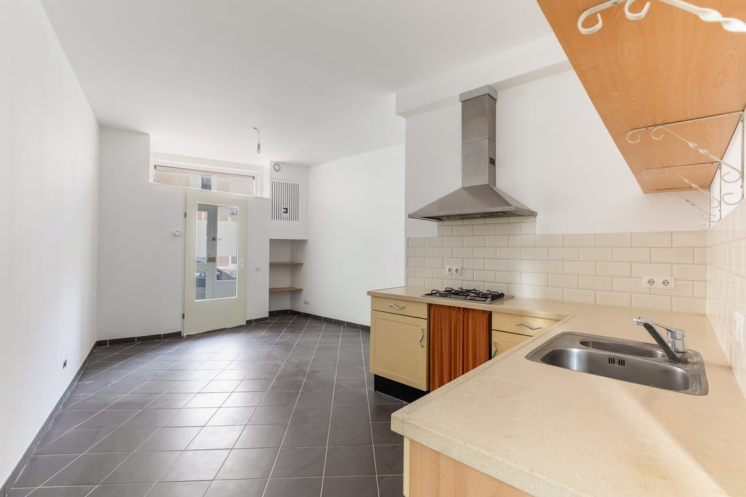 Photo 8 of Van Swindenstraat 4