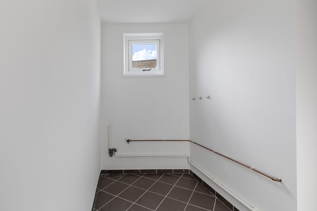 Photo 11 of Van Swindenstraat 4