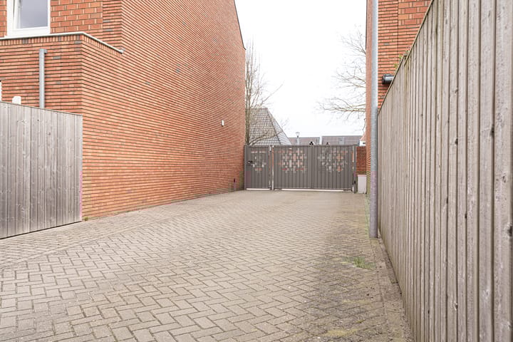 Photo 37 of Jacob van Oudenhovenstraat 44