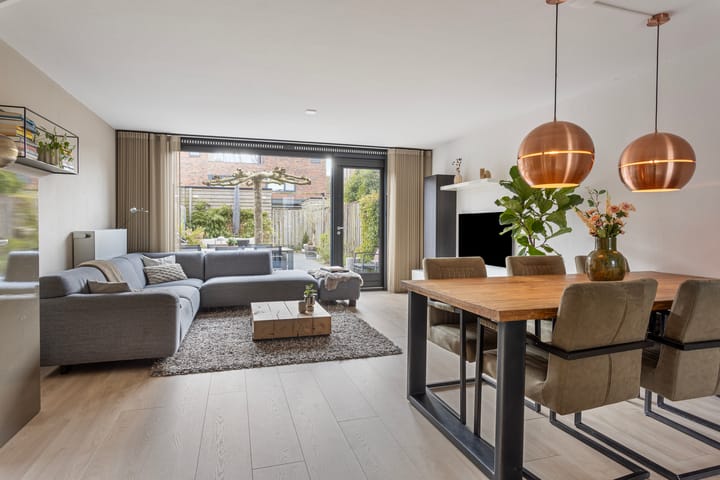 Photo 9 of Waardenburgstraat 85