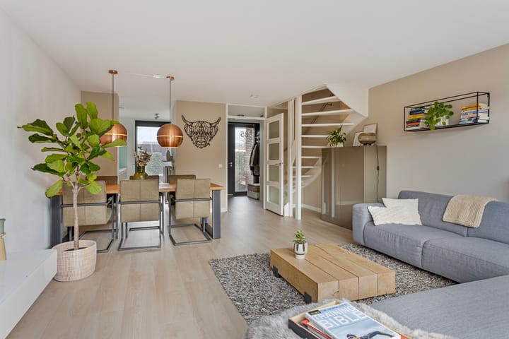 Photo 11 of Waardenburgstraat 85