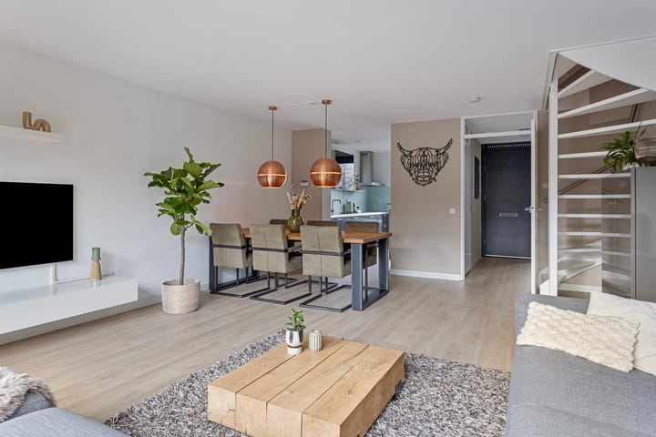 Photo 12 of Waardenburgstraat 85