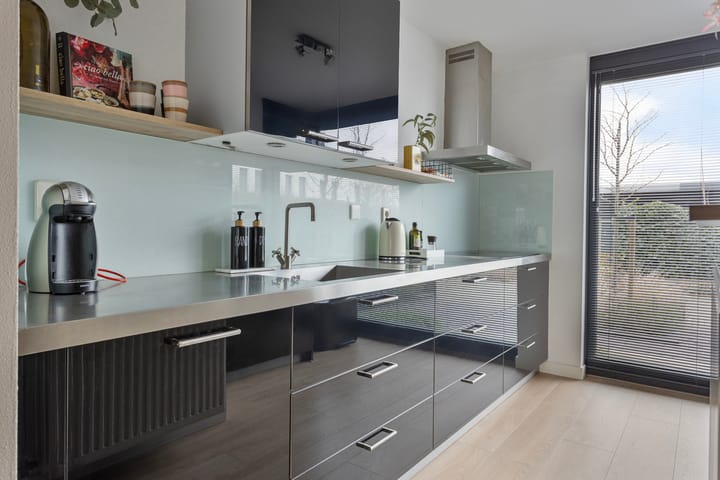 Photo 14 of Waardenburgstraat 85