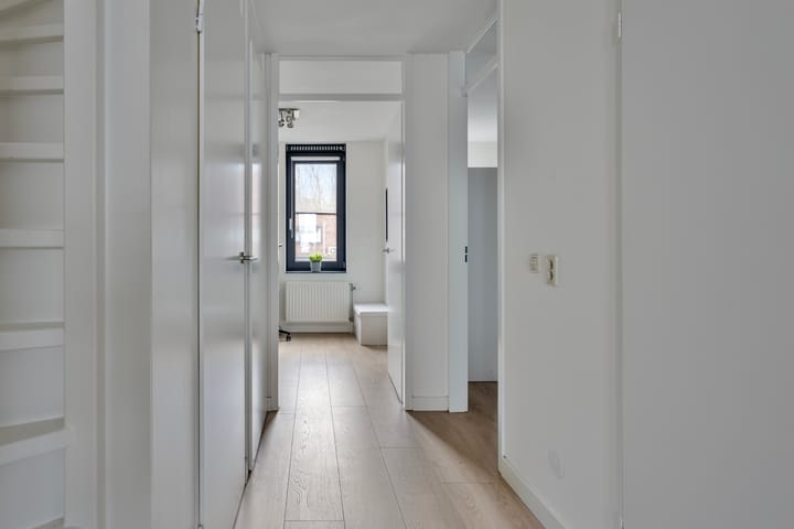 Photo 17 of Waardenburgstraat 85