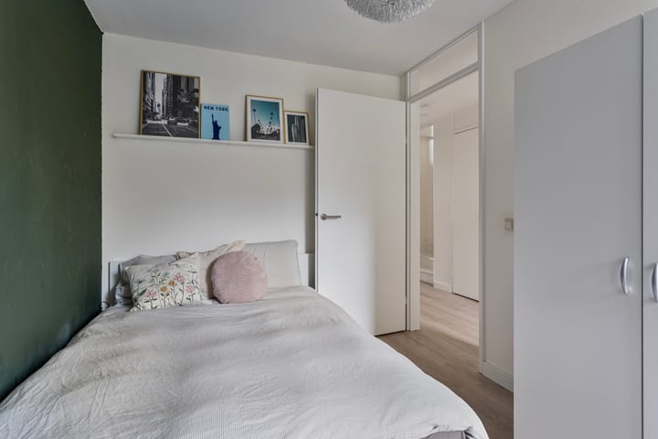 Photo 24 of Waardenburgstraat 85