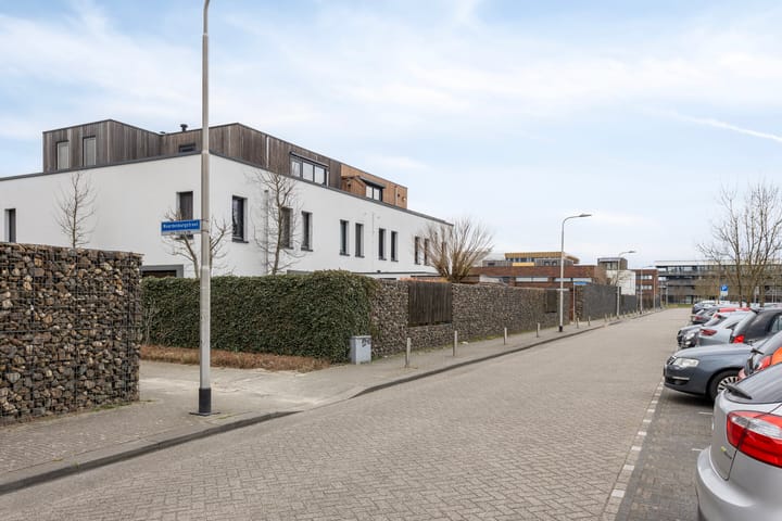 Photo 35 of Waardenburgstraat 85