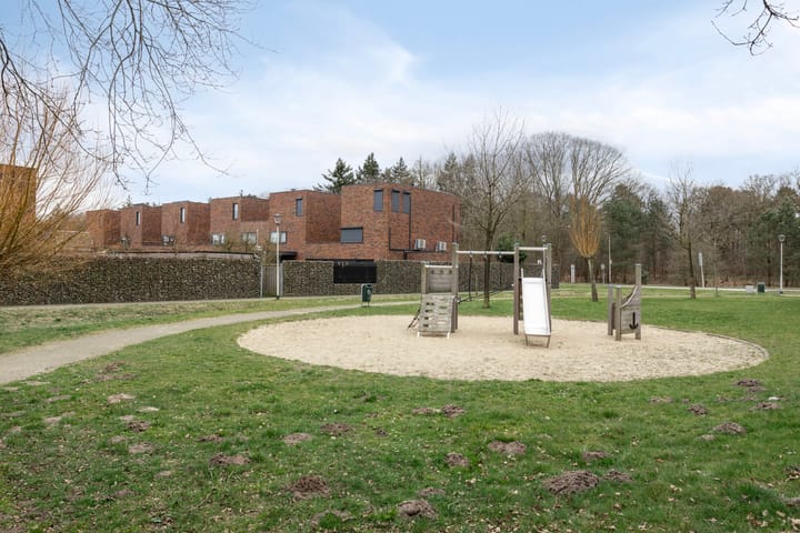 Photo 36 of Waardenburgstraat 85