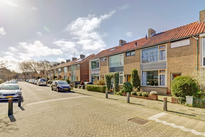 Foto 34 van A.J. van Reststraat 20