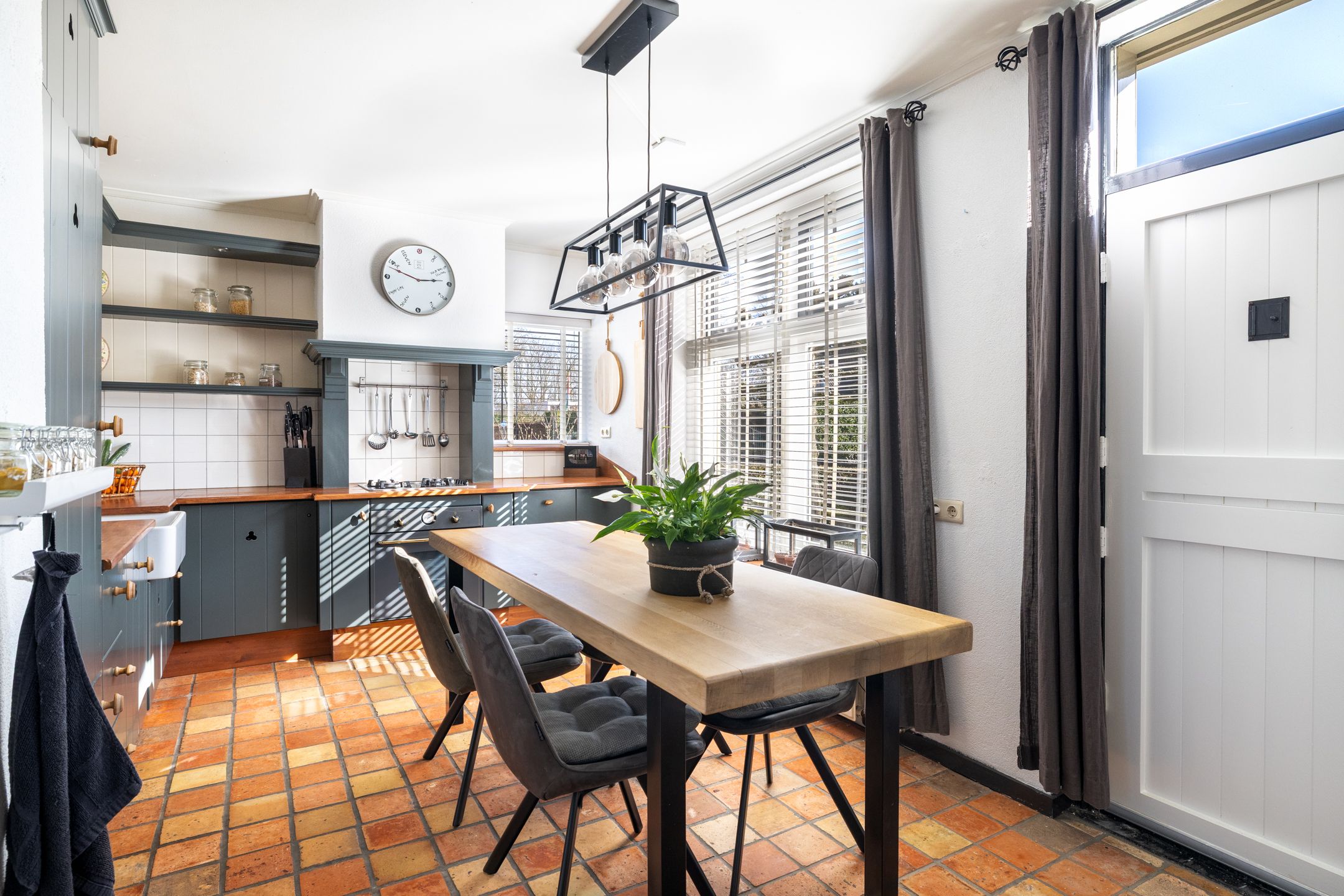 Foto 12 van Meester Bierensweg 27