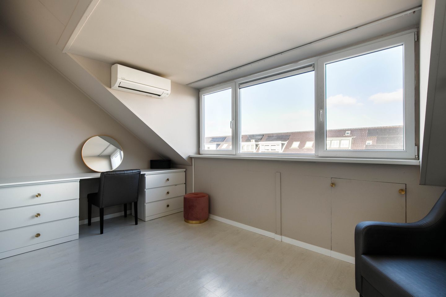 Foto 29 van Kraagroos 47