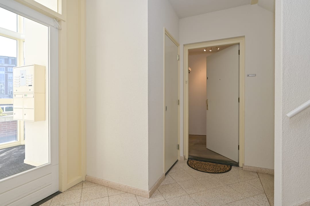 Foto 2 van Burgemeester De Monchyplein 179