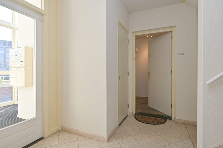 Foto 2 van Burgemeester De Monchyplein 179