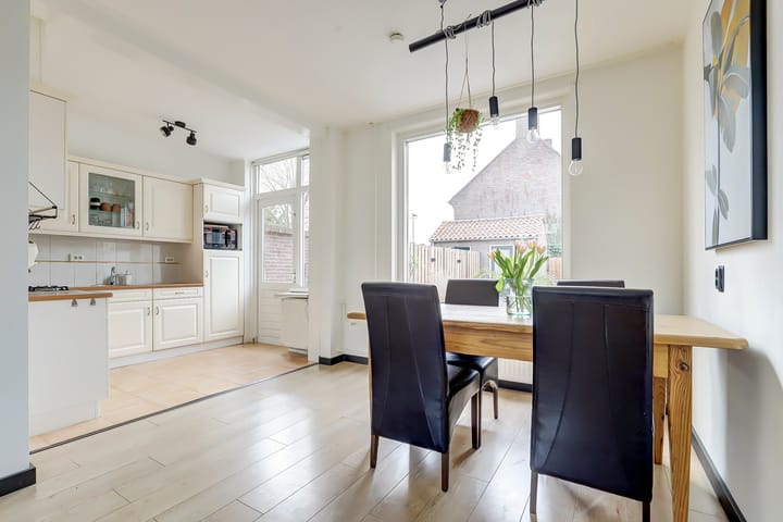 Foto 10 van De Ruyterstraat 56