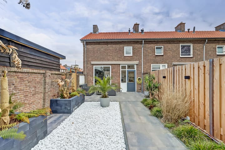 Foto 21 van De Ruyterstraat 56