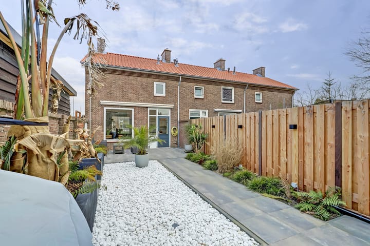 Foto 23 van De Ruyterstraat 56