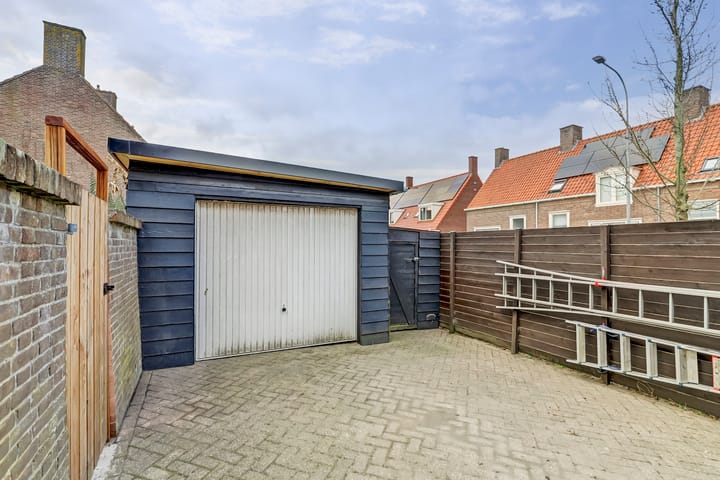 Foto 24 van De Ruyterstraat 56