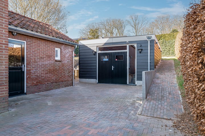 Photo 38 of Ettemastraat 13