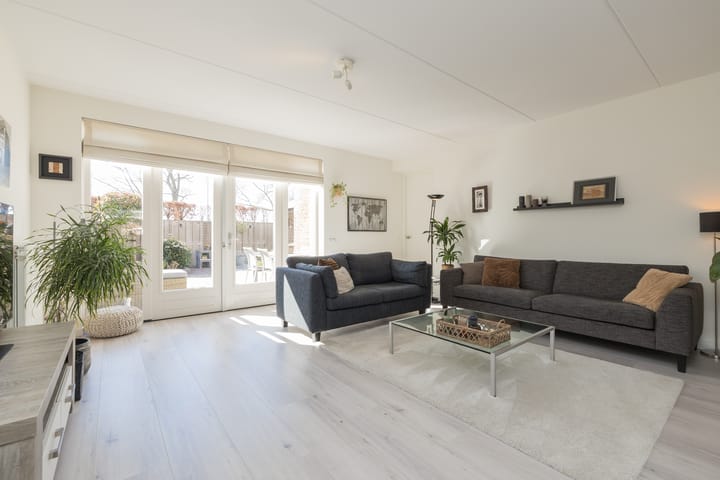 Photo 2 of Vredelaan 15