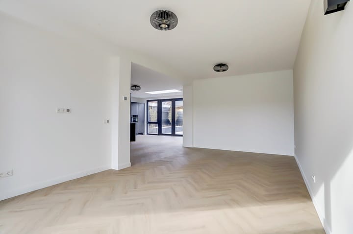 Foto 6 van Van Spreeuwelstraat 13