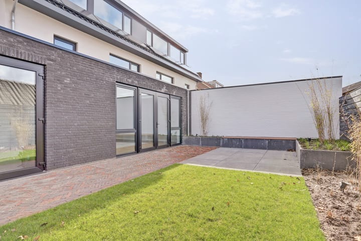 Foto 31 van Van Spreeuwelstraat 15