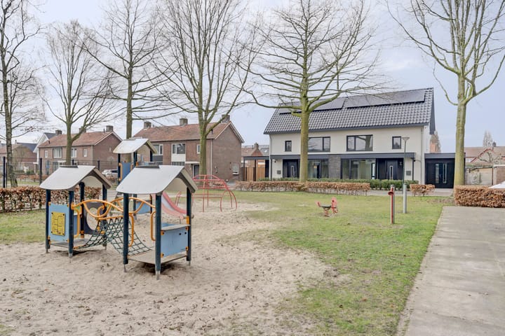 Foto 35 van Van Spreeuwelstraat 15