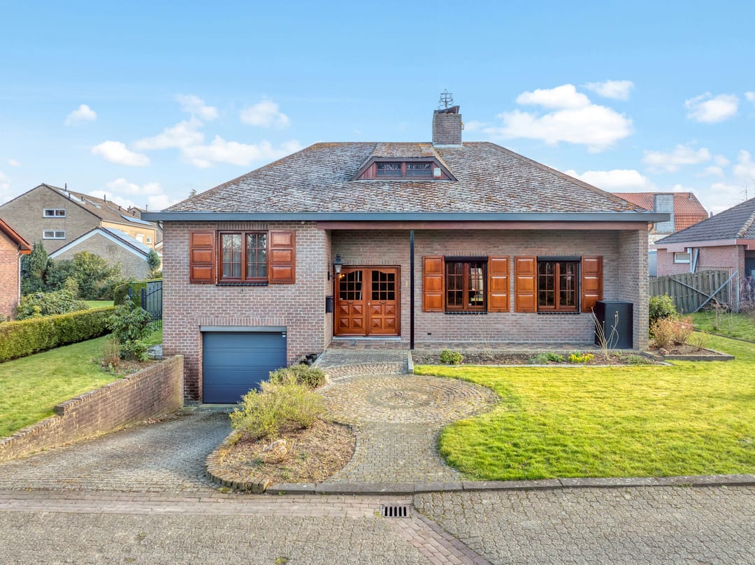 Photo 1 of Burg. van Hinsbergstraat 2