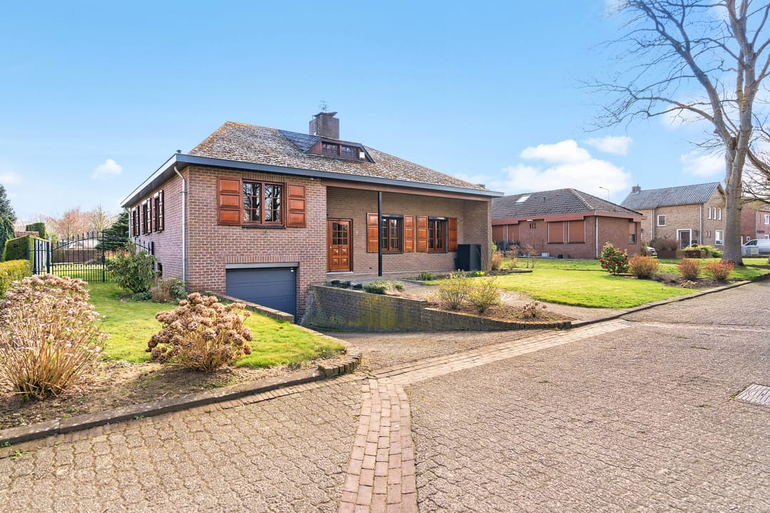 Photo 26 of Burg. van Hinsbergstraat 2