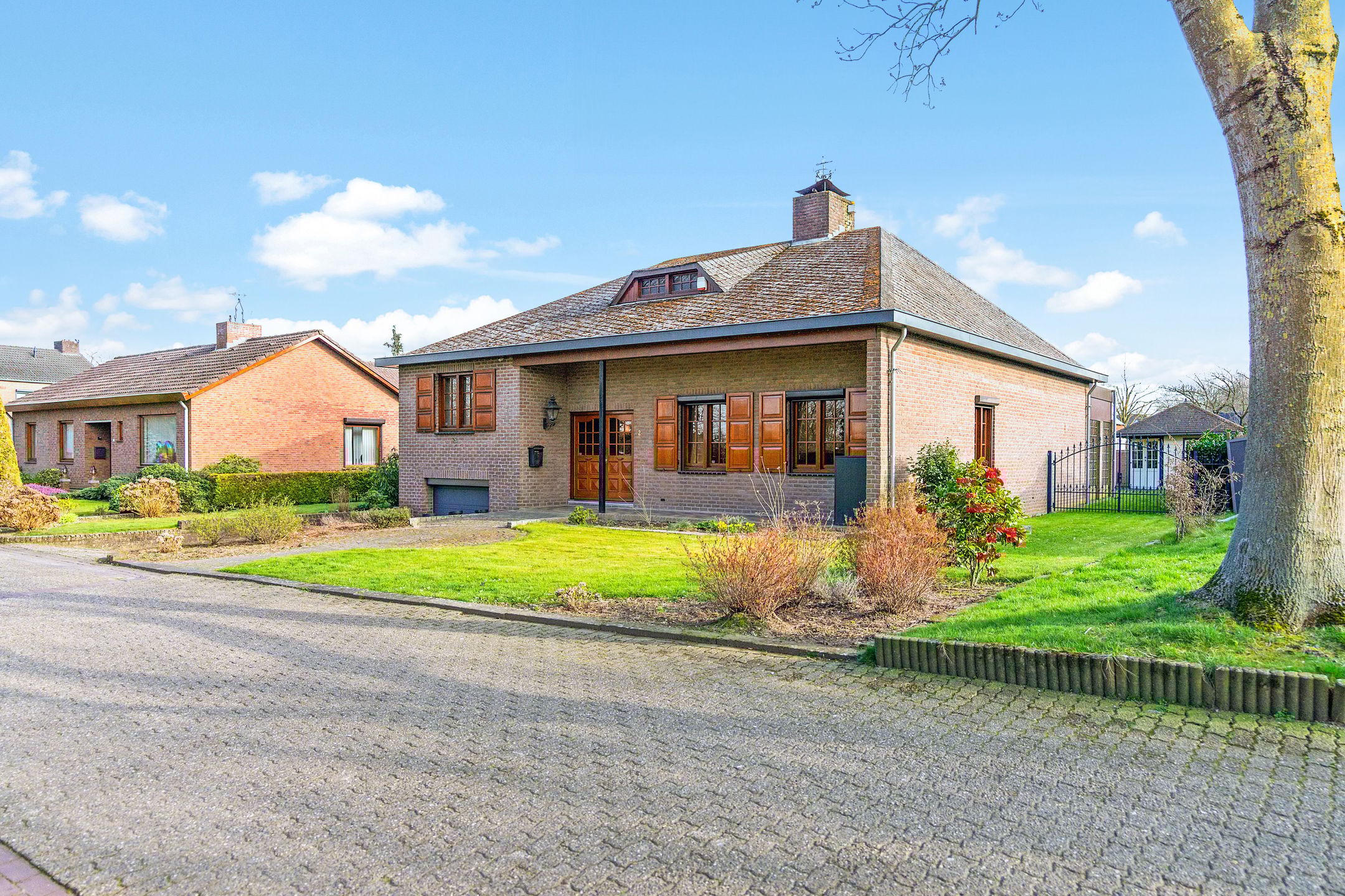 Photo 27 of Burg. van Hinsbergstraat 2