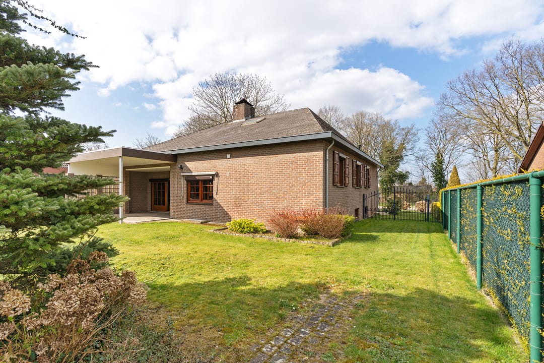 Photo 31 of Burg. van Hinsbergstraat 2