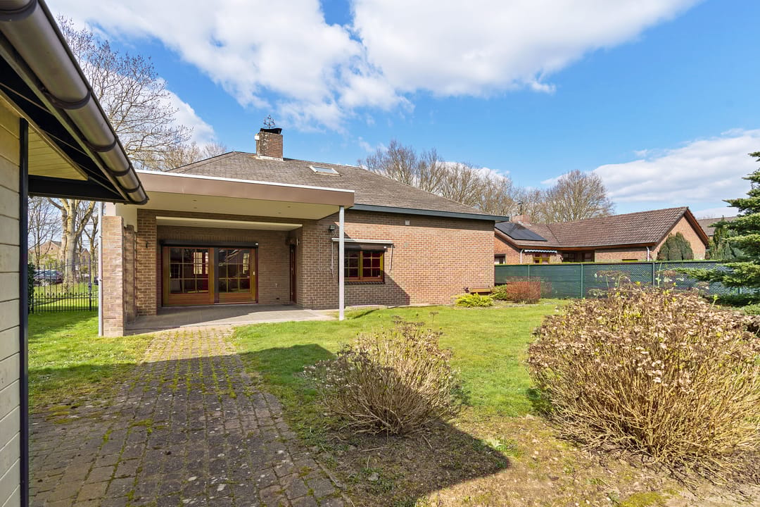 Photo 32 of Burg. van Hinsbergstraat 2