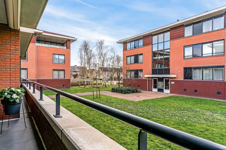 Foto 32 van Meidoornlaan 4