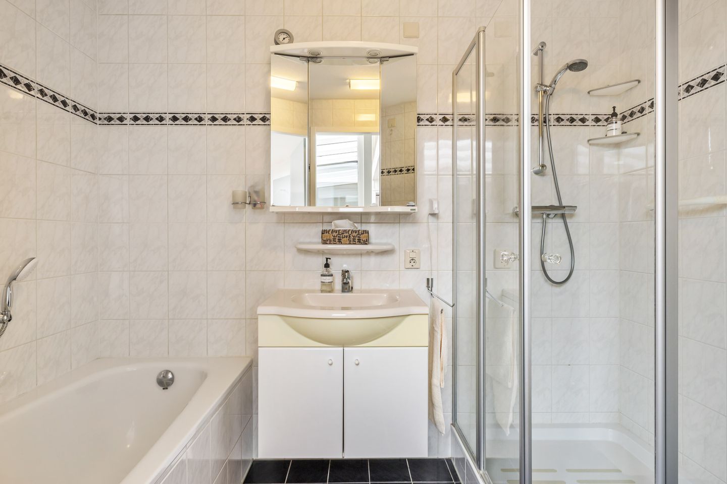 Photo 19 of De Ruijterstraat 15