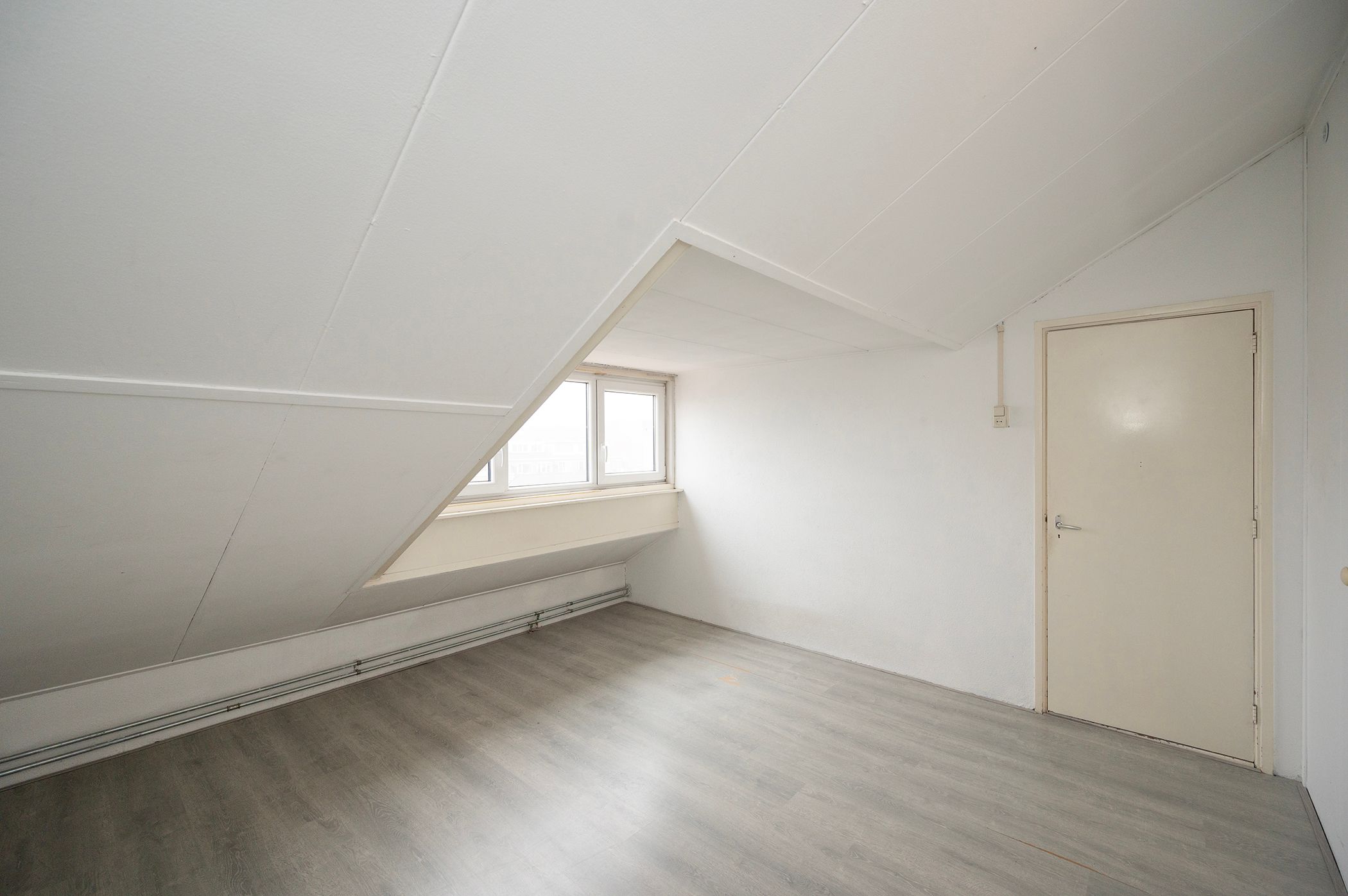 Foto 24 van Van Nesstraat 17-A