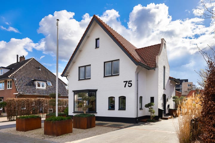 Hogeweg 75