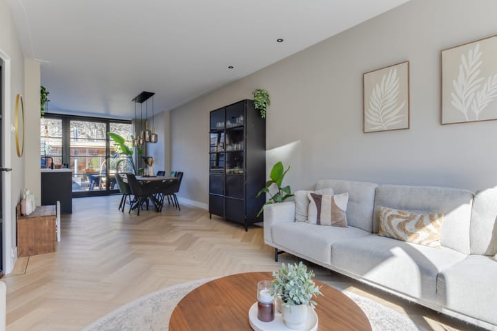 Foto 2 van Anna van Burenstraat 30