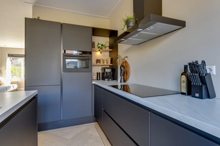 Foto 23 van Anna van Burenstraat 30