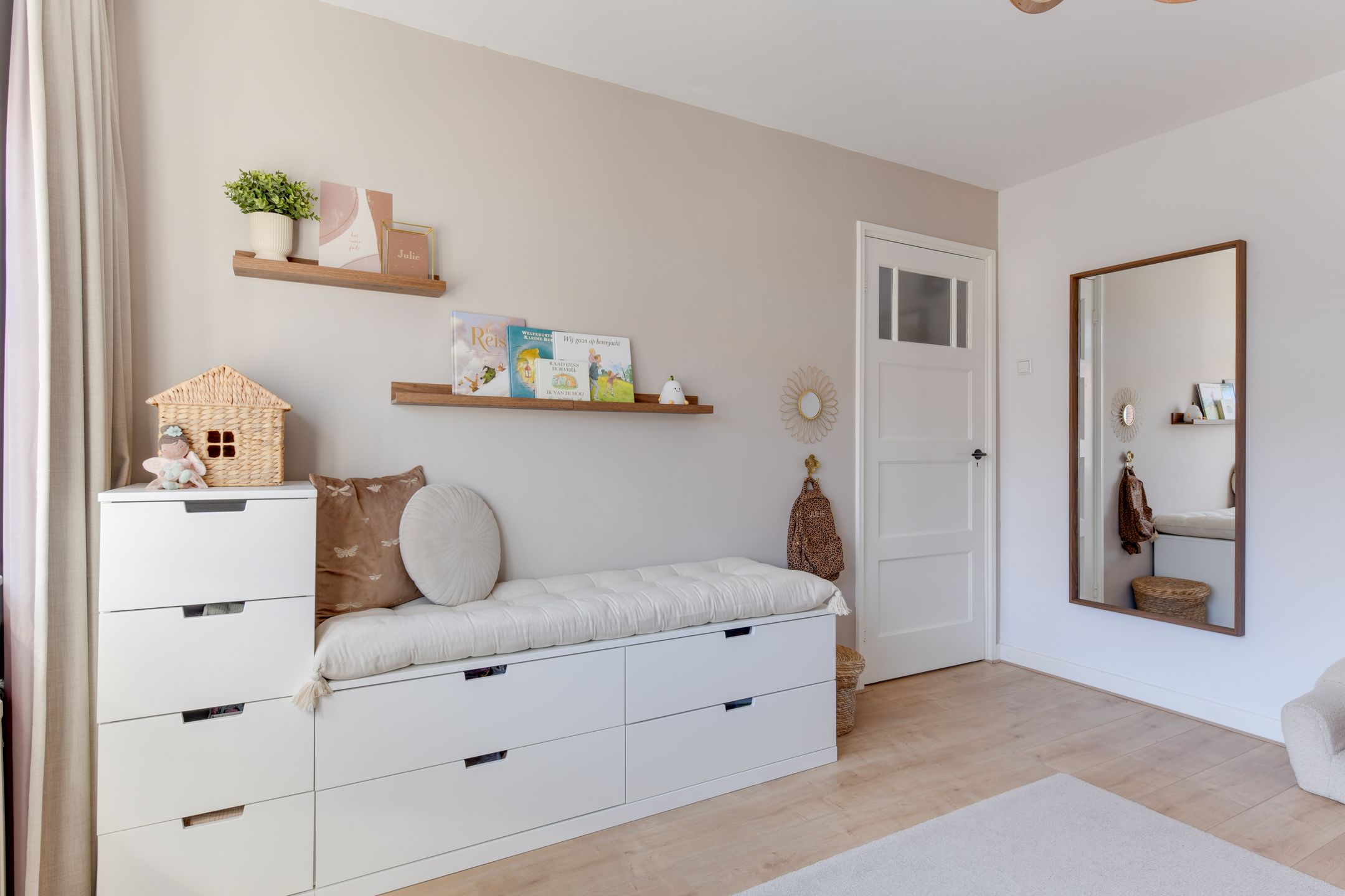 Foto 30 van Anna van Burenstraat 30