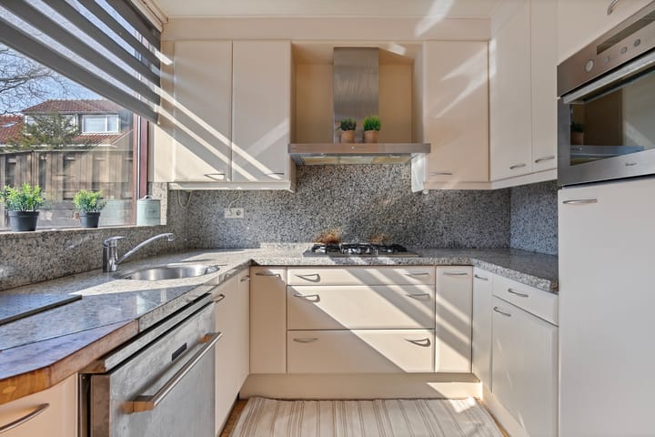 Foto 13 van Alexander Verhuellstraat 111