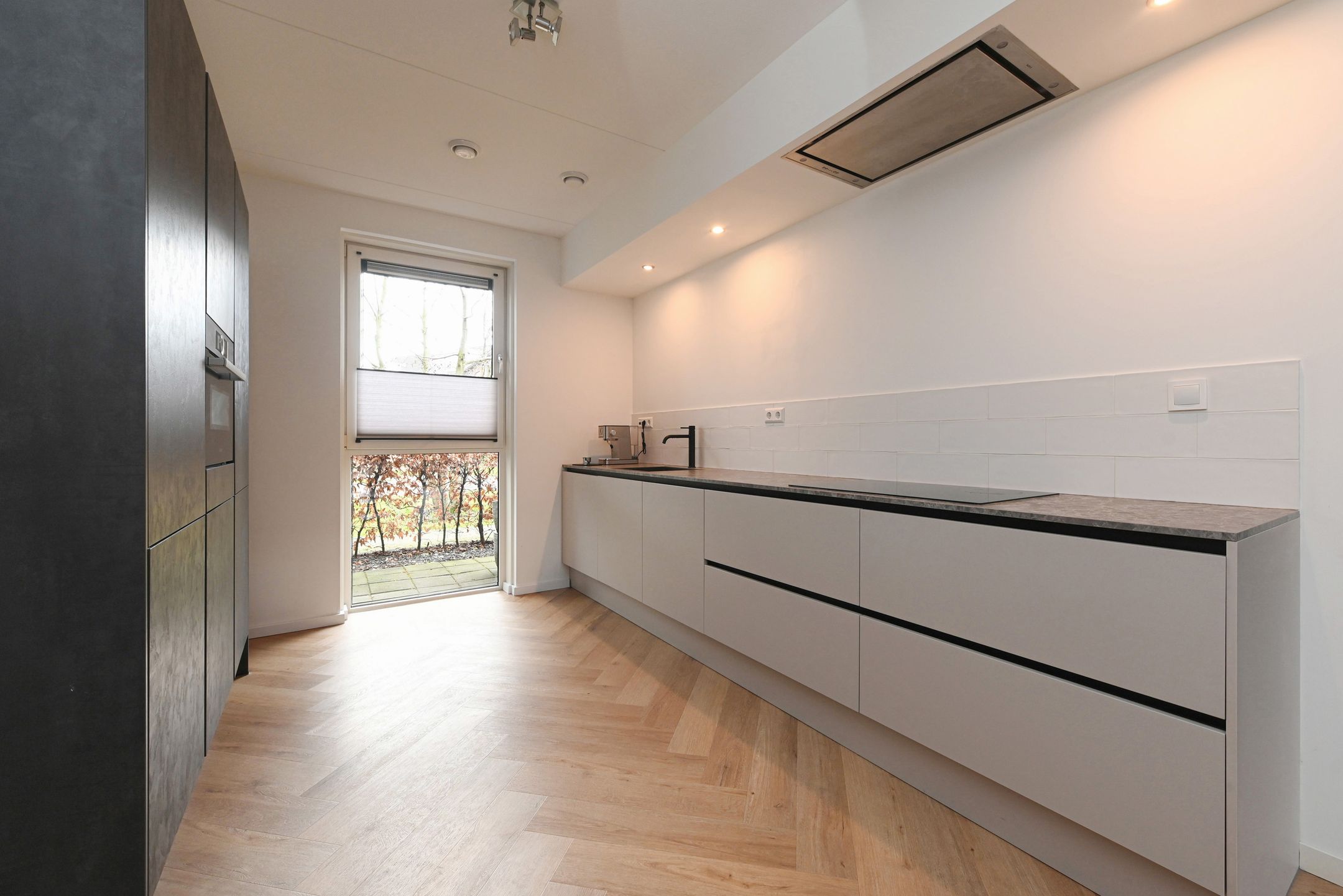 Foto 6 van Hermelijnzoom 12