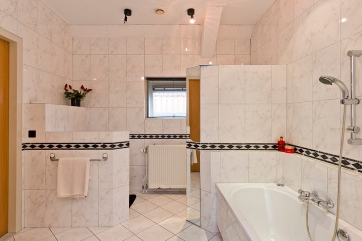 Photo 41 of Rijkerswoerdsestraat 5-A