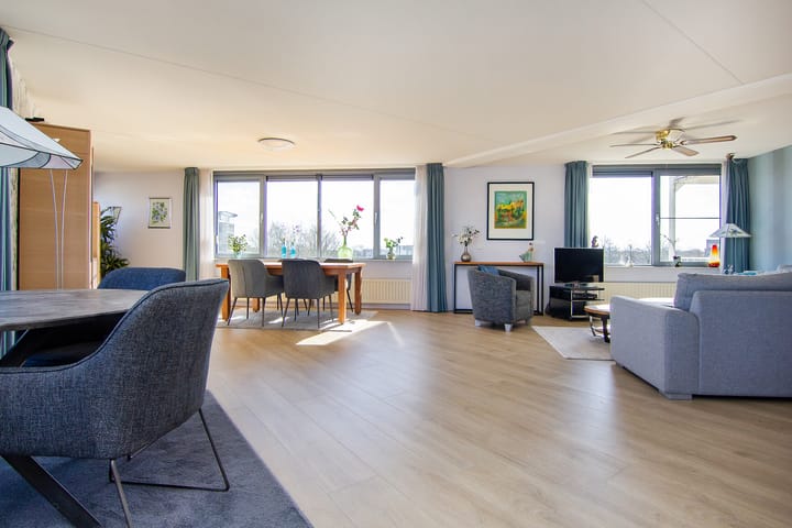 Foto 3 van Maan Bastion 460