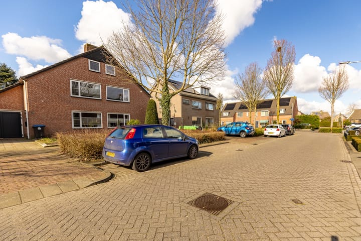 Photo 45 of Burgemeester Kievitslaan 15